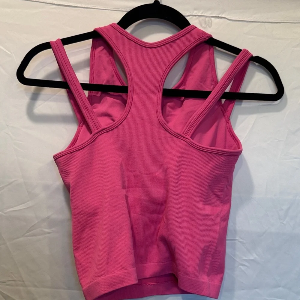NWOT Vibrant Pink‎ Sports Bra